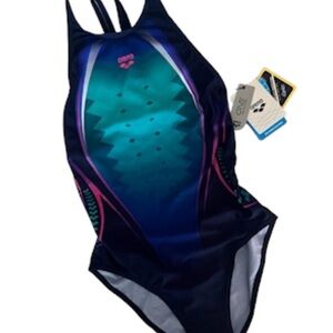 NWT Women’s ARENA Sz 32 One Placed Print Training snd Fitness Swimsuit
